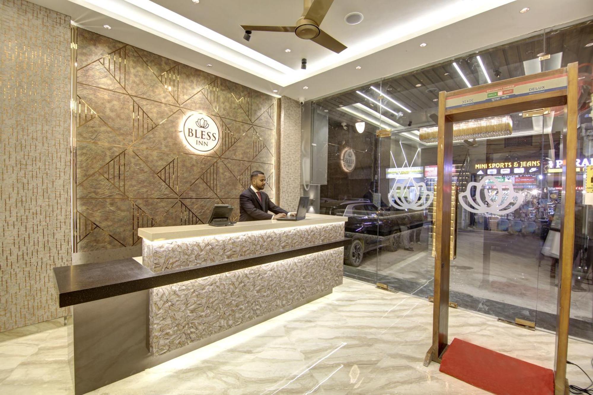 Bless Inn - Near Connaught Place Yeni Delhi Dış mekan fotoğraf